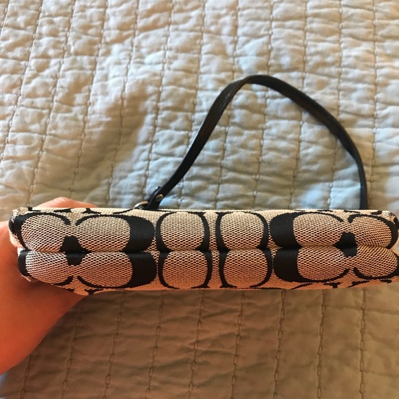 Coach wristlet - Picture 3 of 6
